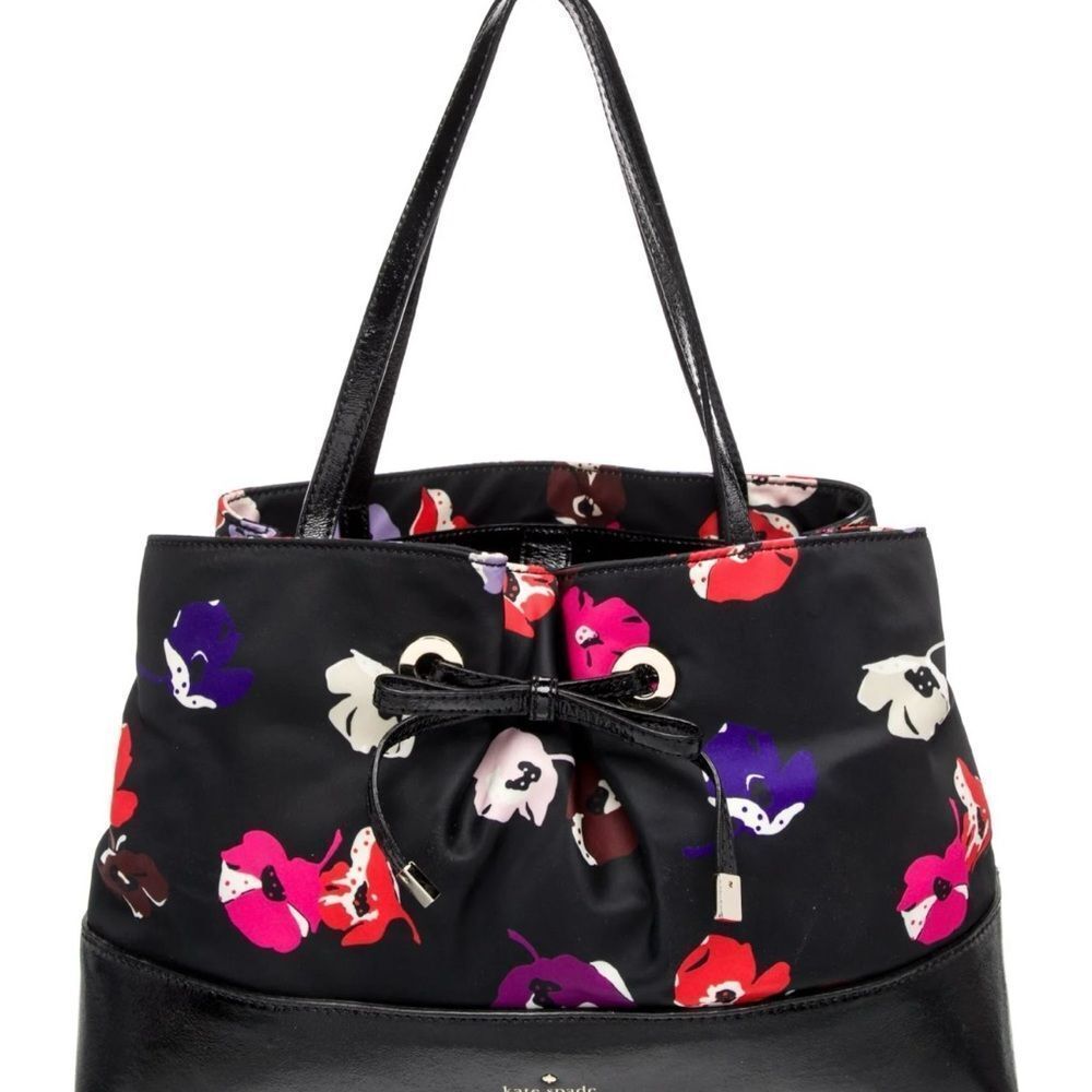 This is a Kate Spade New York West Valley Nylon Maryanne shoulder bag💕